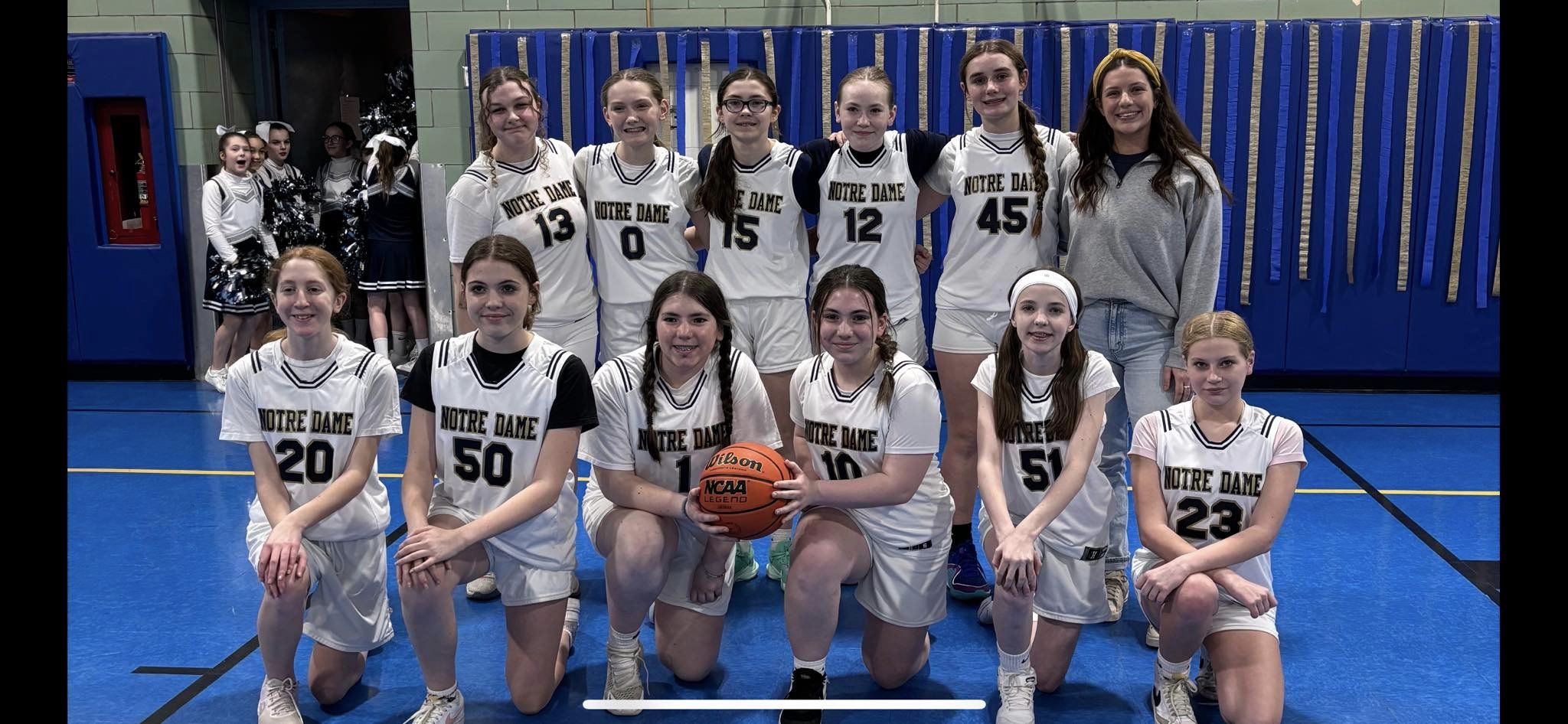 girls varisty basketball gold team